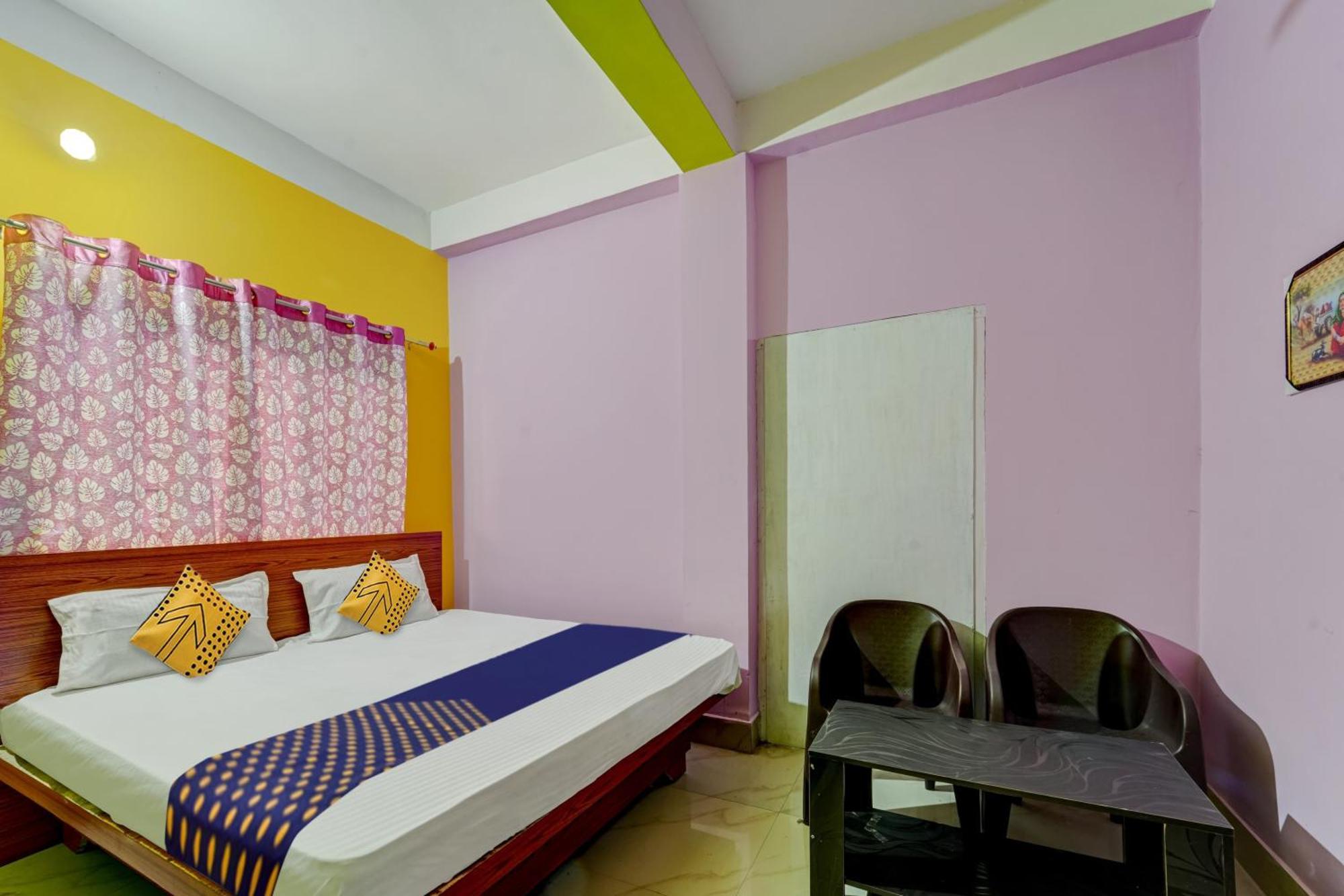 Hotel O Home Trimurti Guest House Guwahati Bagian luar foto