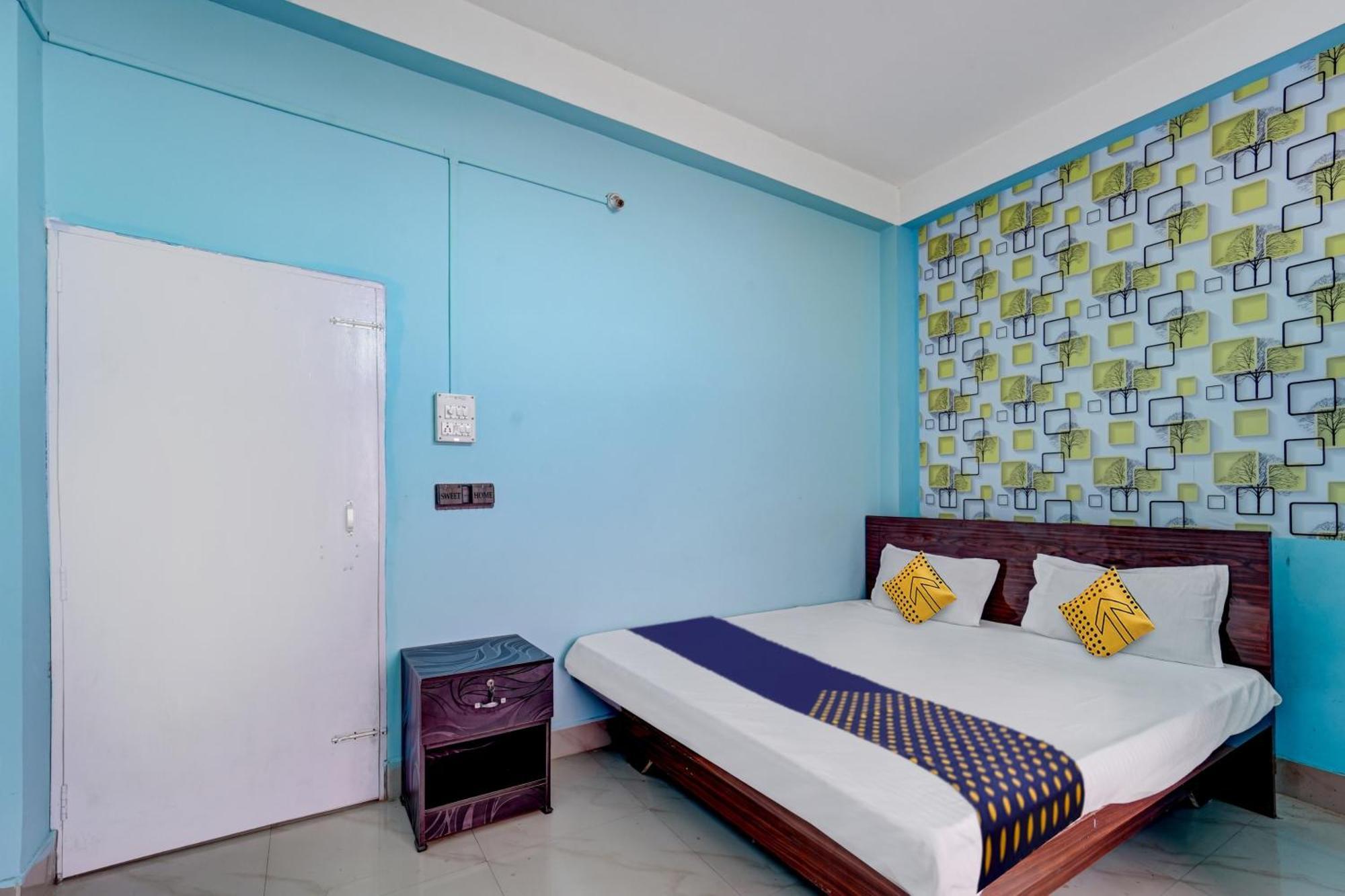 Hotel O Home Trimurti Guest House Guwahati Bagian luar foto