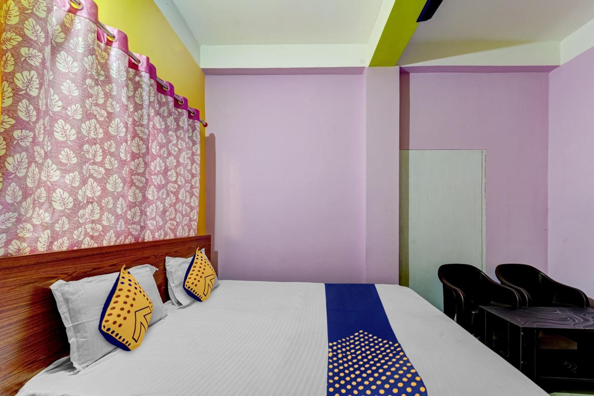Hotel O Home Trimurti Guest House Guwahati Bagian luar foto